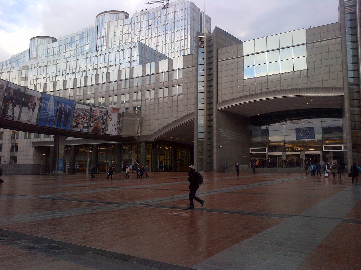 JD einstellen - China hofft auf Brexit FOTO